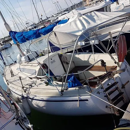 بوتيل Pittoresque Voilier 7,2 M آجد
